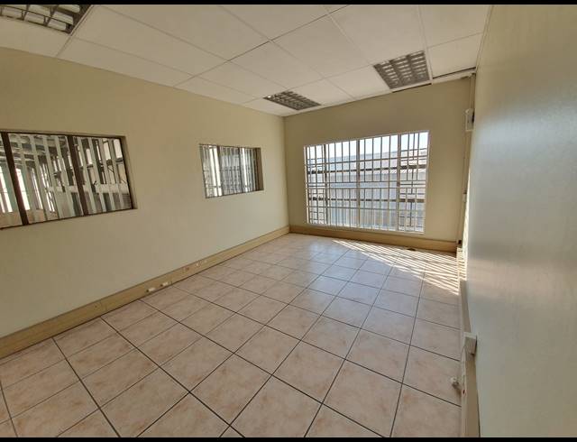 1,998M² WAREHOUSE TO LET IN AMALGAM